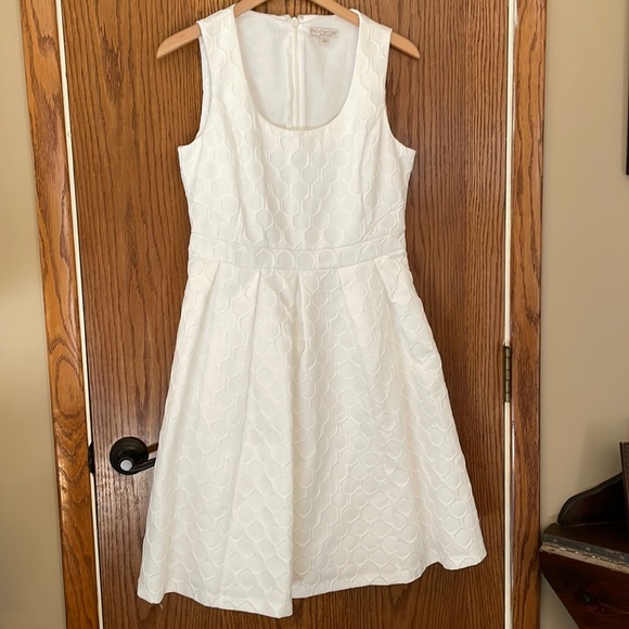 eva mendes for New York & Company Dresses & Skirts - Eva Mendes New York & Co. white flair dress with circles